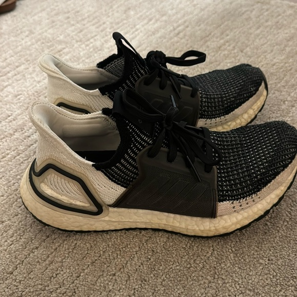 Women’s Adidas Ultra Boosts - Picture 1 of 5